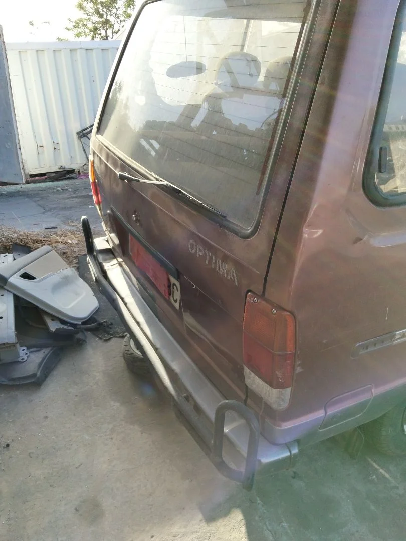 Foto de PORTON TRASERO NISSAN VANETTE (C220) 2.0 Diesel (67 CV / 49 KW)