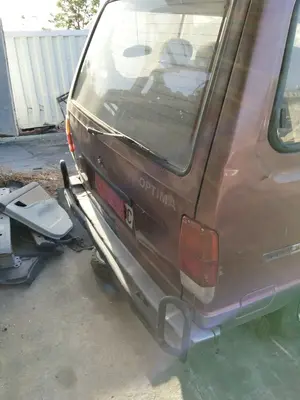 Foto de PORTON TRASERO NISSAN VANETTE (C220) 2.0 Diesel (67 CV / 49 KW)