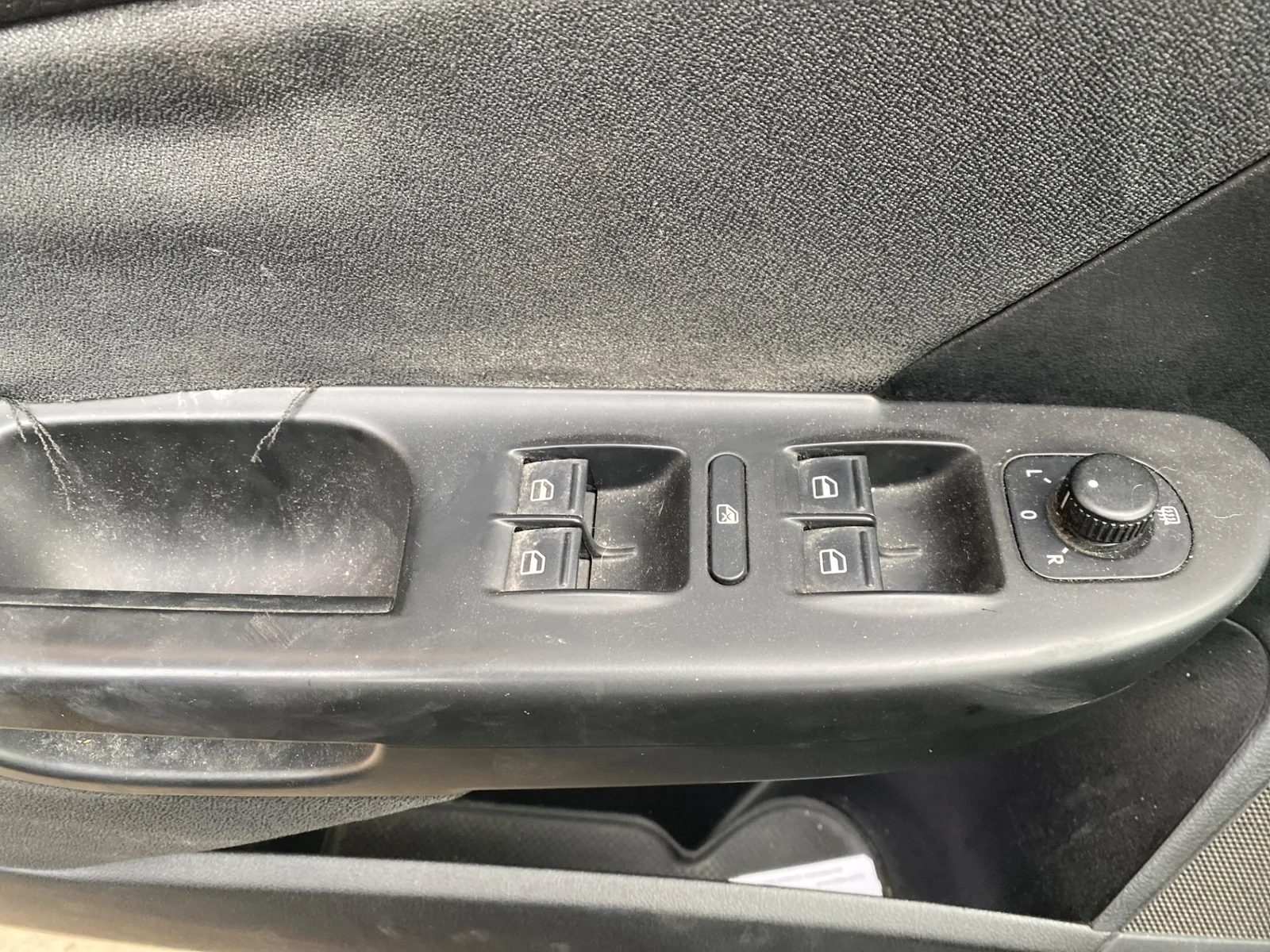 Foto de MANDO ELEVALUNAS DELANTERO IZQUIERDO VOLKSWAGEN PASSAT BERLINA (3C2) 2.0 TDI (140 CV / 103 KW)