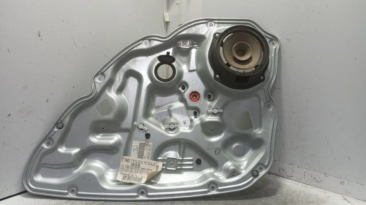 Foto de ELEVALUNAS TRASERO DERECHO FIAT CROMA (194) 1.9 JTD 16V CAT (150 CV / 110 KW) referencia 00518044780