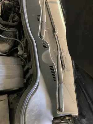 Foto de BRAZO LIMPIA DELANTERO IZQUIERDO VOLKSWAGEN PASSAT VARIANT (3C5) 2.0 TDI (140 CV / 103 KW) referencia 3C1955409C foto 2