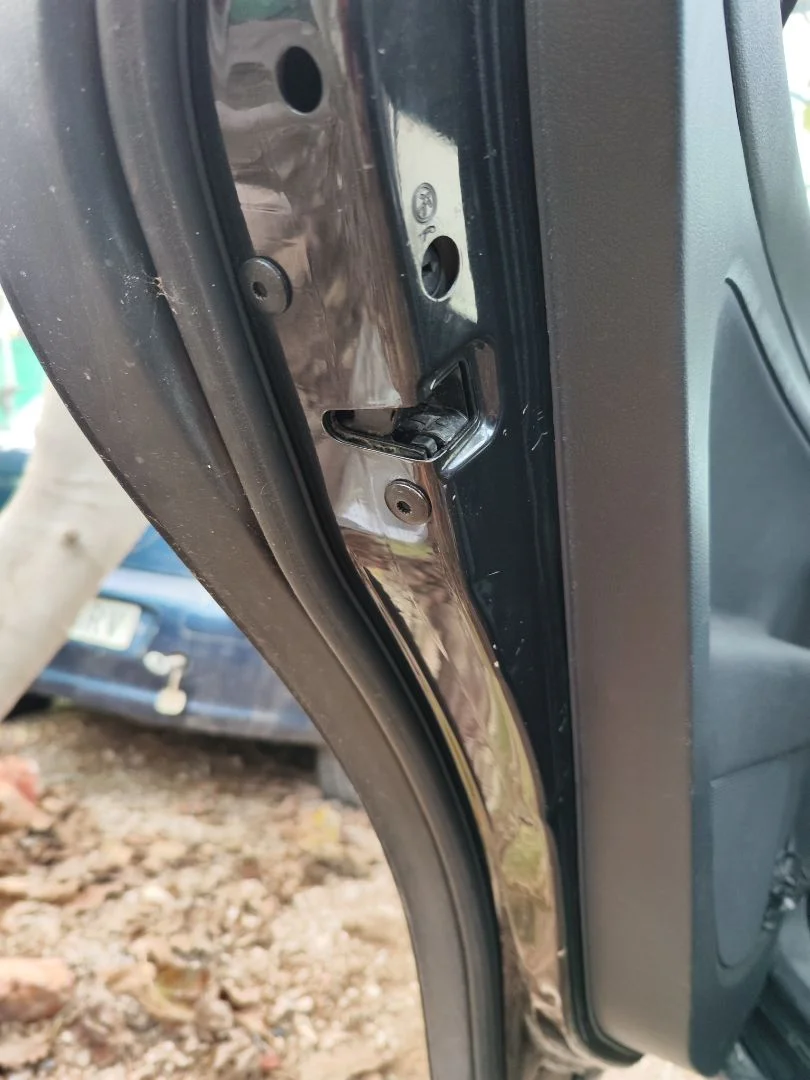 Foto de CERRADURA PUERTA TRASERA IZQUIERDA VOLKSWAGEN GOLF PLUS V (5M1) 1.9 TDI (105 CV / 77 KW)
