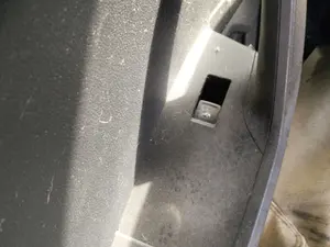 Foto de MANDO ELEVALUNAS TRASERO IZQUIERDO SEAT ARONA (KJ) 1.6 TDI (116 CV / 85 KW)