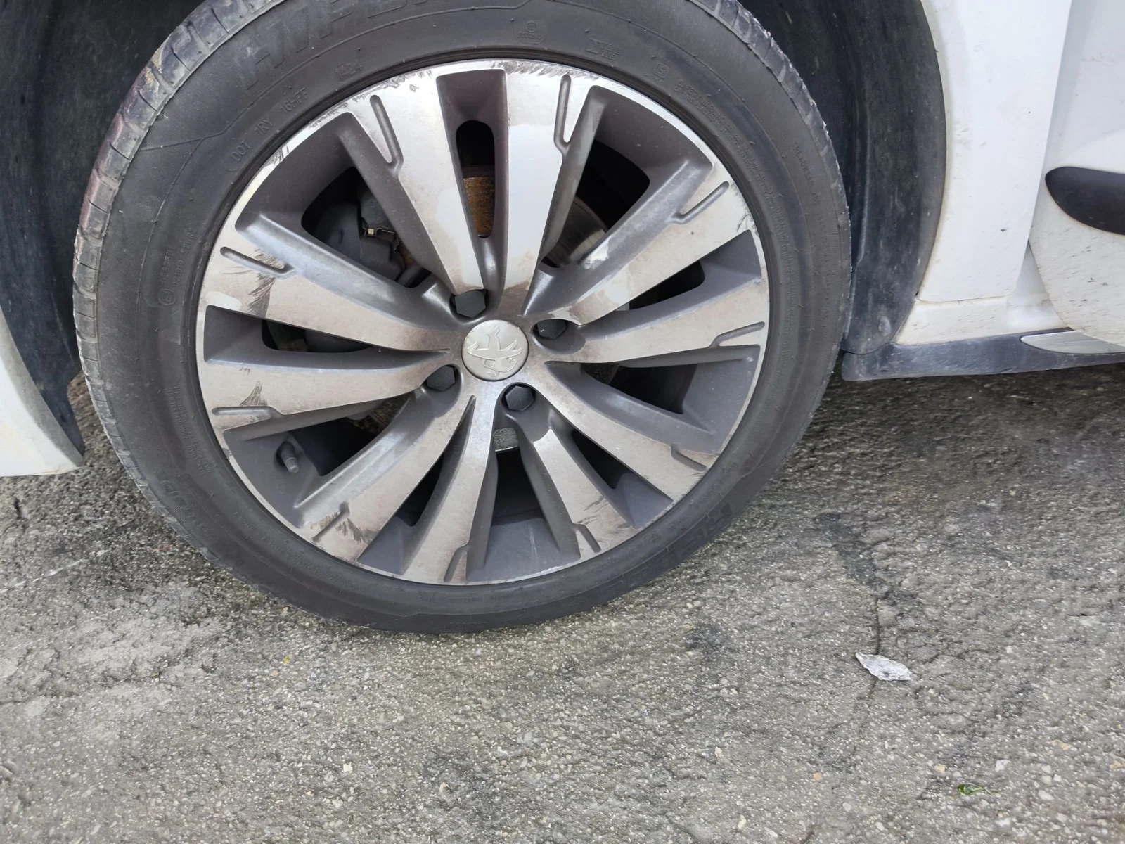Foto de LLANTA PEUGEOT 3008 1.6 Blue-HDI FAP (120 CV / 88 KW)