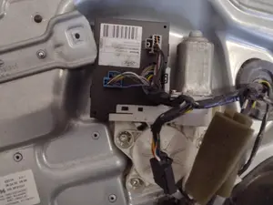 Foto de ELEVALUNAS TRASERO IZQUIERDO FORD FOCUS BERLINA (CAP) referencia E521KEOL1 foto 2
