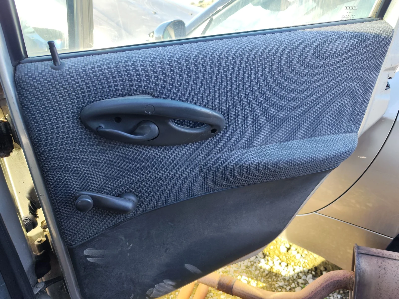 Foto de GUARNECIDO PUERTA TRASERA DERECHA FIAT II PUNTO (188) BERLINA 1.3 JTD CAT (69 CV / 51 KW)