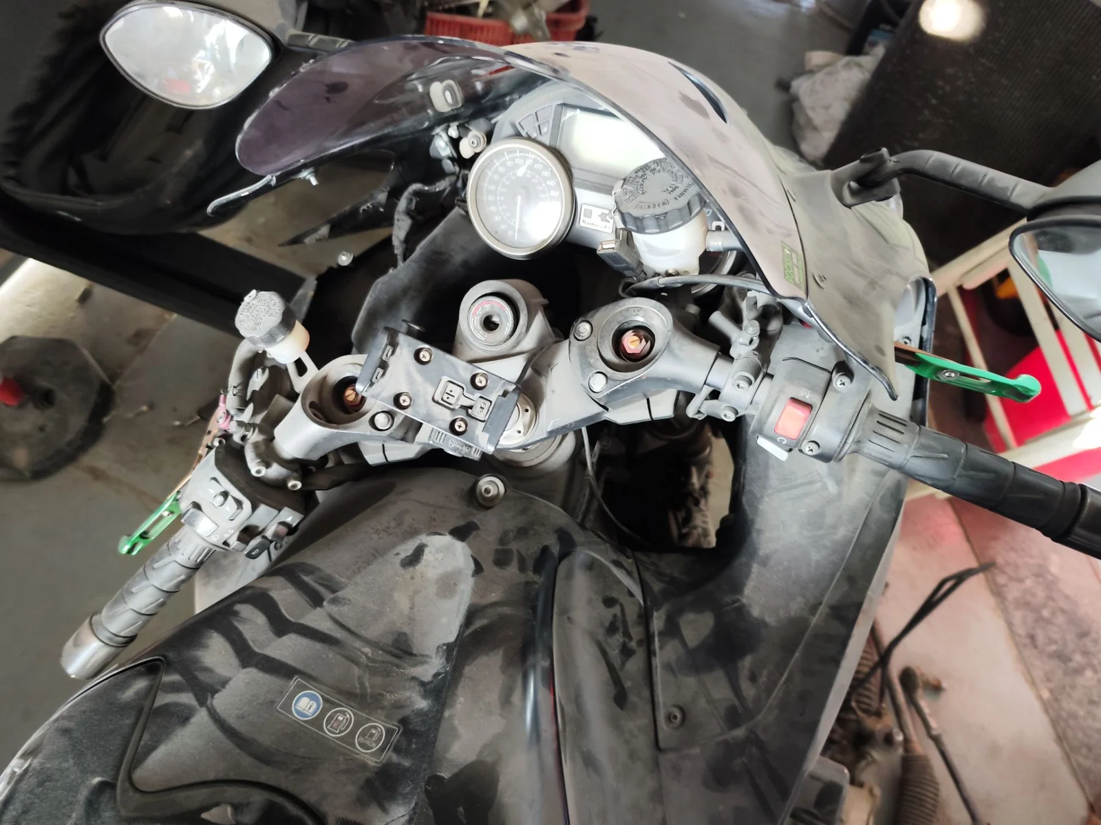 Foto de MANILLAR KAWASAKI ZZR 1400 1441 cm3 - 147.2 kW (0 CV / 0 KW)