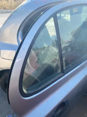Foto de LUNA CUSTODIA TRASERA DERECHA NISSAN MICRA (K12E) 1.2 CAT (65 CV / 48 KW)