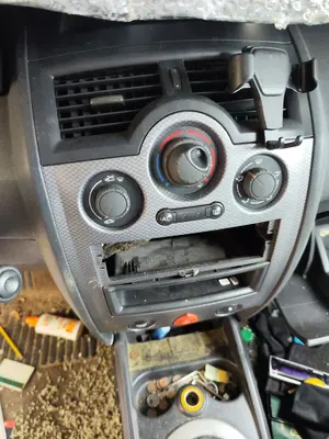 Foto de MANDO CALEFACCION / AIRE ACONDICIONADO RENAULT MEGANE II BERLINA 5P 1.6 CAT (113 CV / 83 KW)