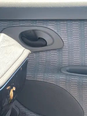 Foto de MANETA INTERIOR TRASERA DERECHA FORD MONDEO FD BERL./TURNIER 1.8 16V CAT (116 CV / 85 KW)