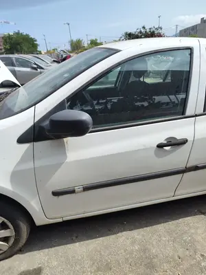 Foto de PUERTA DELANTERA IZQUIERDA RENAULT CLIO III 1.2 16V (75 CV / 55 KW)