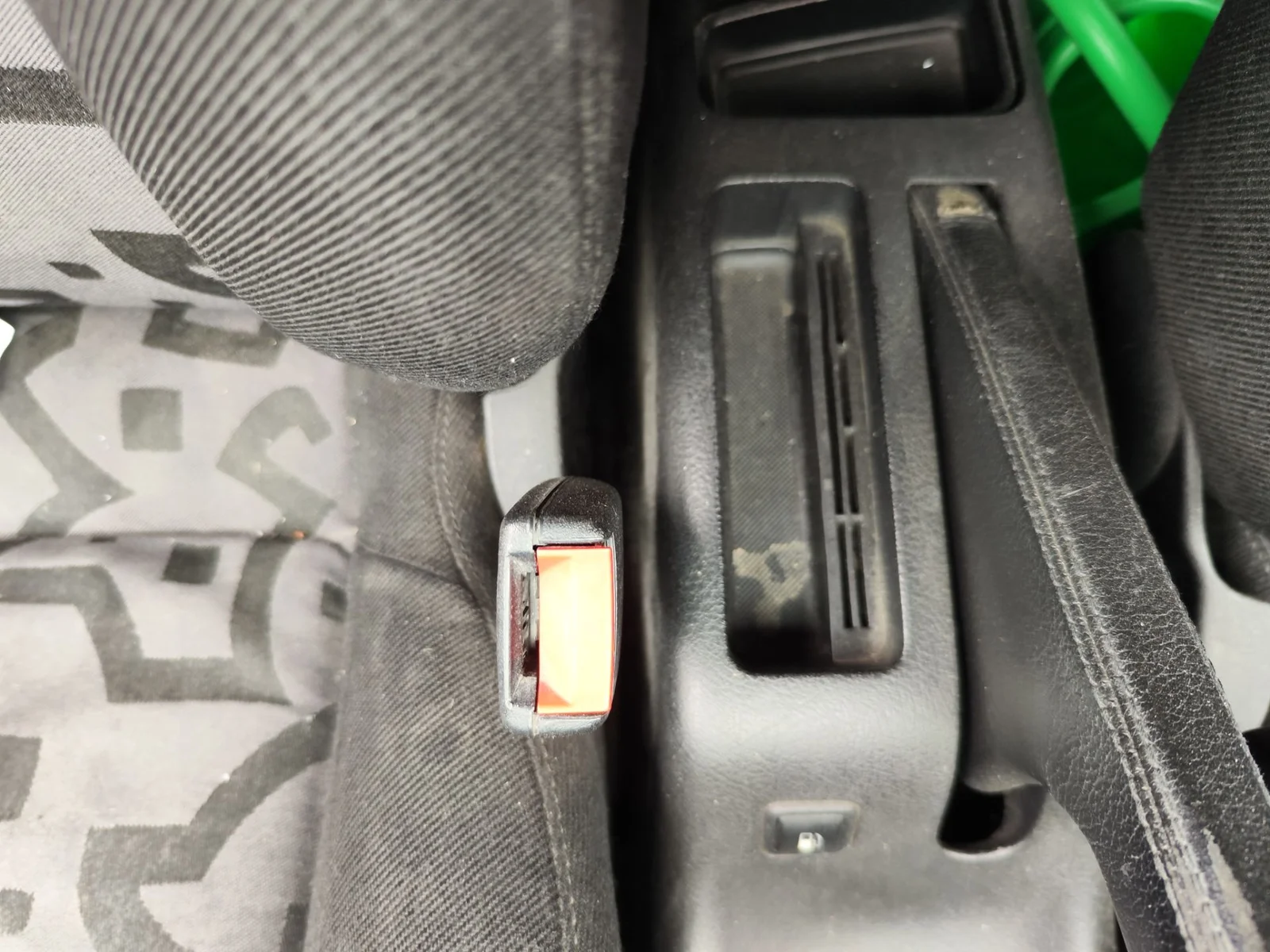Foto de PRETENSOR AIRBAG DERECHO VOLKSWAGEN BORA BERLINA (1J2)(1998) 1.9 TDI (110 CV / 81 KW)