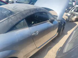 Foto de PUERTA DELANTERA DERECHA AUDI TT COUPE/ROADSTER (8N3/8N9) 1.8 20V Turbo (180 CV / 132 KW) referencia 8N0831052C
