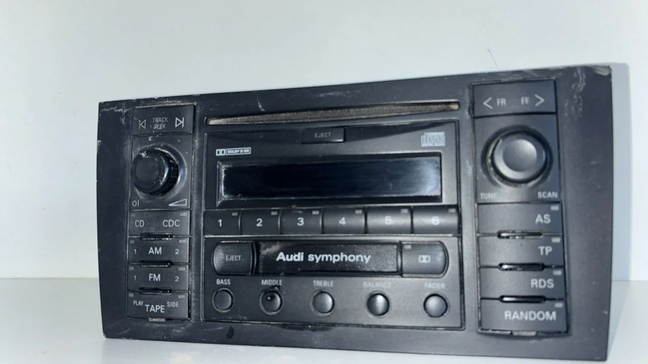 Foto de SISTEMA AUDIO / RADIO CD AUDI A6 AVANT (4B5) referencia 4B0035195