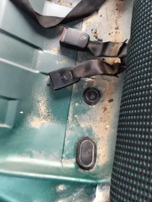 Foto de ENGANCHE CINTURON TRASERO DERECHO PEUGEOT 106 (S2) 1.1  (60 CV / 44 KW)