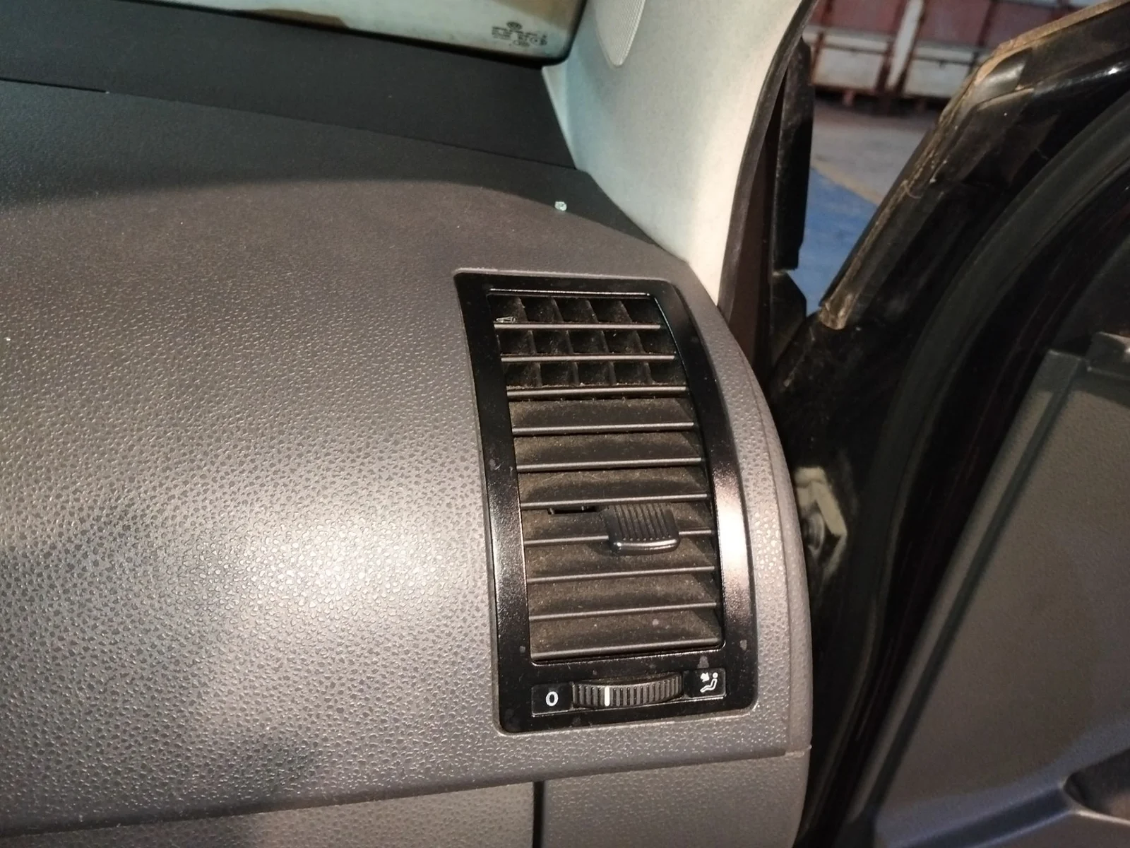 Foto de REJILLA AIREADORA VOLKSWAGEN POLO IV (9N1)