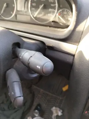 Foto de MANDO MULTIFUNCION PEUGEOT 407 1.6 HDi FAP CAT (9HZ / DV6TED4) (109 CV / 80 KW) foto 2