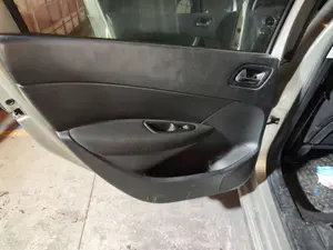 Foto de GUARNECIDO PUERTA TRASERA IZQUIERDA PEUGEOT 308 SW 1.6 HDi FAP CAT (9HZ / DV6TED4) (109 CV / 80 KW) referencia 9346VJ