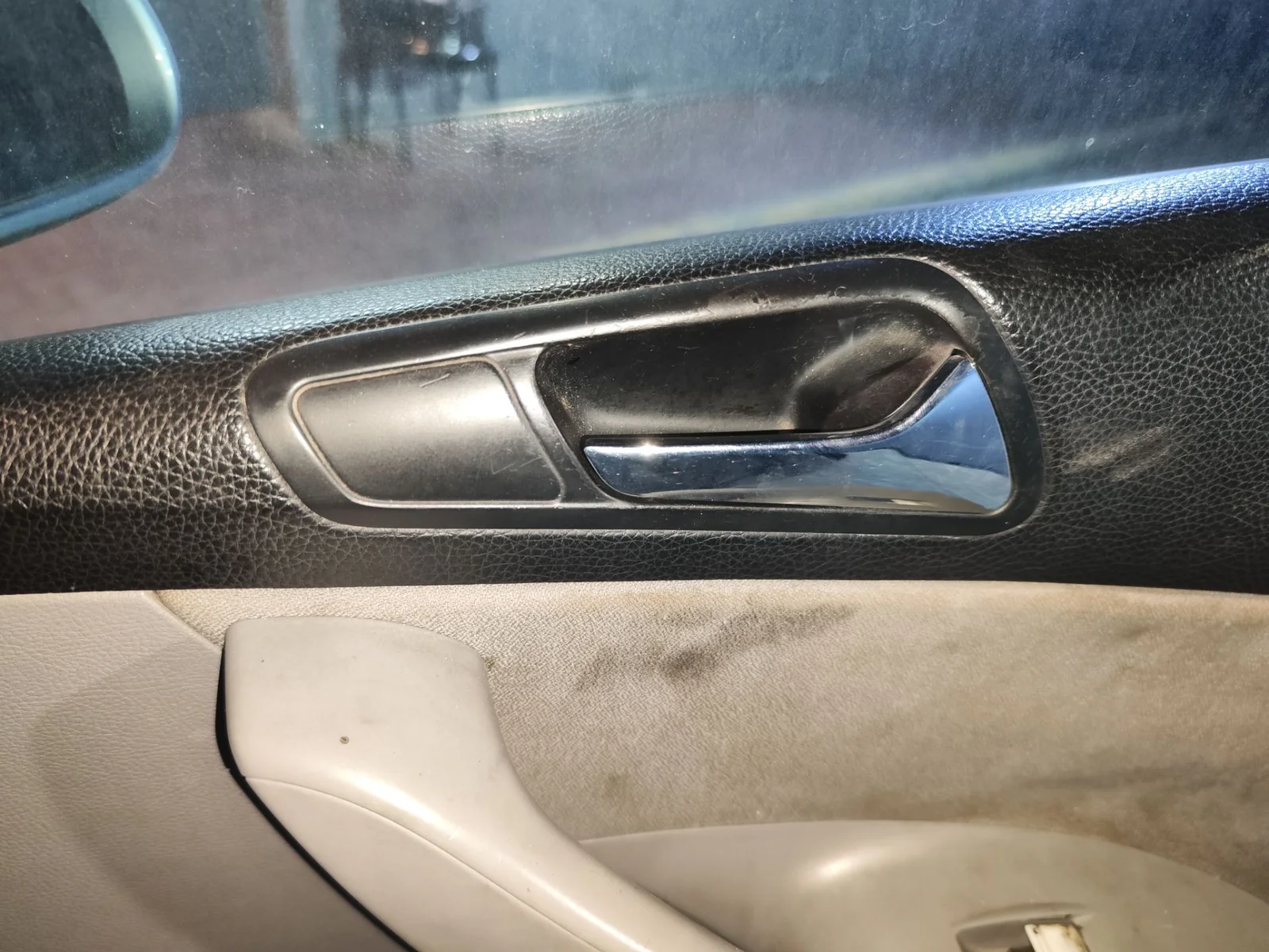 Foto de MANETA INTERIOR DELANTERA DERECHA VOLKSWAGEN PASSAT BERLINA (3C2) 2.0 TDI (140 CV / 103 KW) referencia 3C1837114B