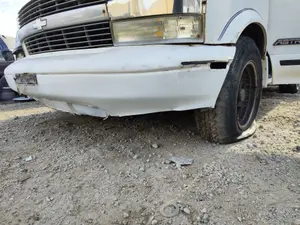Foto de PARAGOLPES DELANTERO CHEVROLET ASTRO VAN 4.3 V6 CAT (189 CV / 139 KW) foto 3