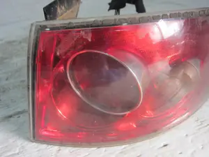 Foto de PILOTO TRASERO DERECHO SEAT IBIZA (6L1) 1.4 TDI (80 CV / 59 KW) referencia 6L6945111D foto 3