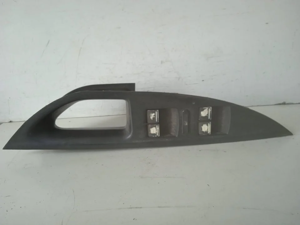 Foto de MANDO ELEVALUNAS DELANTERO IZQUIERDO SEAT ALTEA XL (5P5) referencia 5P1867171A