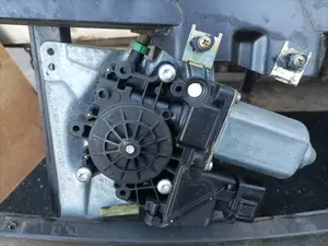 Foto de ELEVALUNAS DELANTERO DERECHO AUDI A4 BERLINA (B5) 1.8 20V Turbo (150 CV / 110 KW) referencia 8D0837754 foto 3
