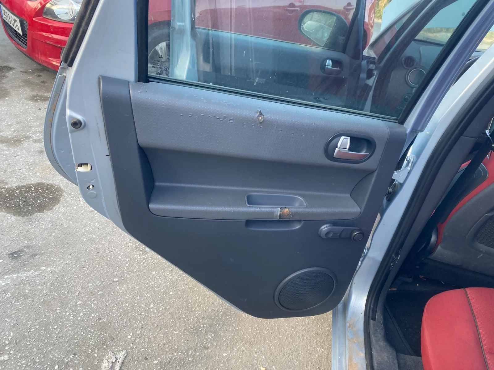 Foto de GUARNECIDO PUERTA TRASERA IZQUIERDA MITSUBISHI COLT CZ3 BERL. 5 (Z30A) 1.3 CAT (95 CV / 70 KW) referencia 7222A211HA