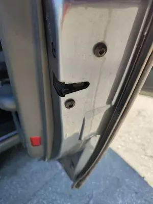 Foto de CERRADURA PUERTA TRASERA DERECHA AUDI A6 BERLINA (4B2) 2.4 V6 30V (165 CV / 121 KW)