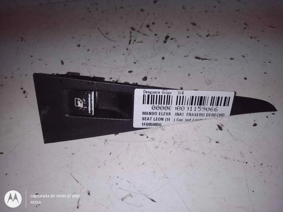 Foto de MANDO ELEVALUNAS TRASERO DERECHO SEAT LEON (1P1) 1.9 TDI (105 CV / 77 KW) referencia 1F0959855