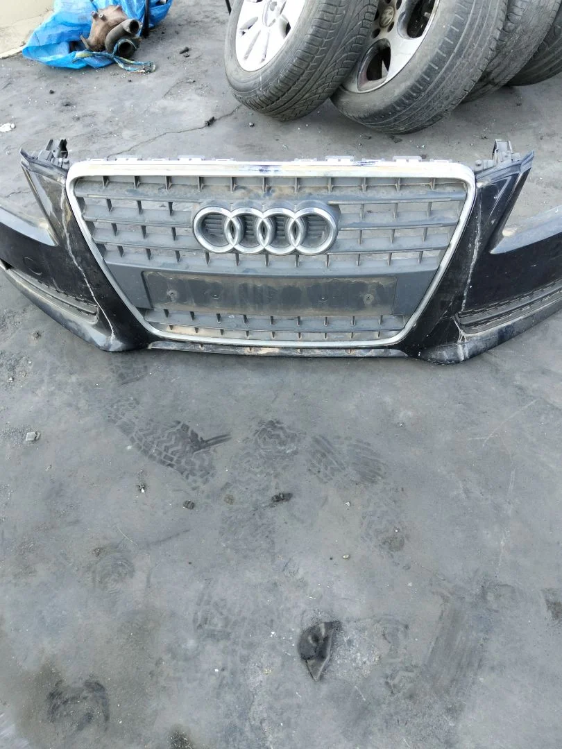 Foto de REJILLA DELANTERA AUDI A5 COUPE (8T) 1.8 16V TFSI (170 CV / 125 KW)