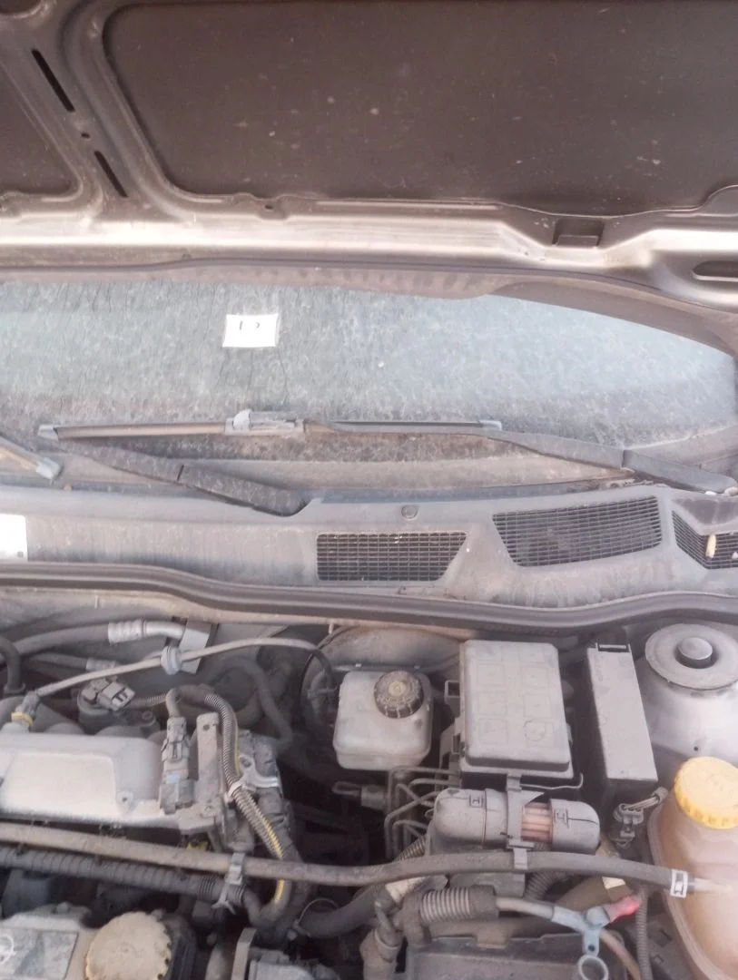 Foto de BRAZO LIMPIA DELANTERO IZQUIERDO OPEL ASTRA G BERLINA 1.6 CAT (Z 16 SE / L55) (84 CV / 62 KW) referencia 90559553