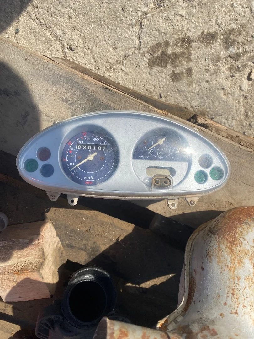 Foto de CUADRO CUENTA KILOMETROS PIAGGIO (VESPA) X 7 124 cm3 - 10.0 kW (14 CV / 10 KW)