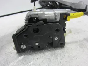 Foto de CERRADURA PUERTA TRASERA IZQUIERDA PORSCHE MACAN (95BA) referencia 8K0839016F foto 3