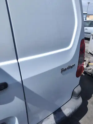 Foto de PORTON TRASERO DERECHO CITROEN BERLINGO FURGÓN 1.6 16V HDi FAP (90 CV / 66 KW) referencia 9820437080