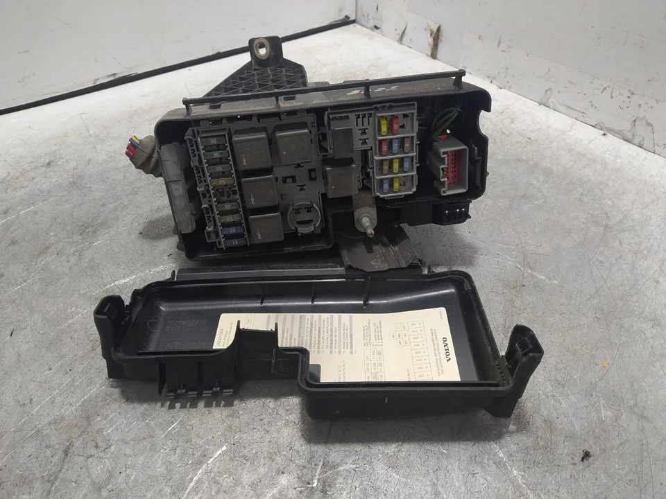 Foto de CAJA MARIPOSA VOLVO XC90 2.4 Diesel CAT (185 CV / 136 KW) referencia 30728133