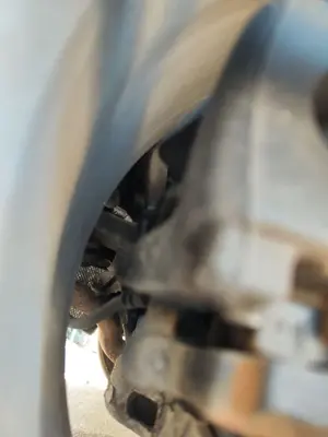 Foto de PINZA DE FRENO TRASERA DERECHA JAGUAR XE 2.0  Turbo CAT (200 CV / 147 KW)
