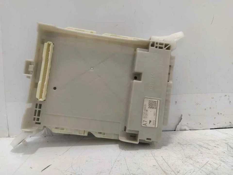 Foto de MODULO ELECTRONICO LEXUS RX (GGL1/GYL1) 3.5 V6 24V CAT (249 CV / 183 KW) referencia 8273048A20