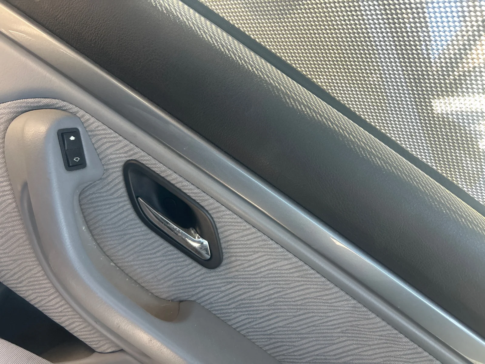 Foto de MANETA INTERIOR TRASERA DERECHA BMW SERIE 5 TOURING (E39) 2.0 24V (150 CV / 110 KW)