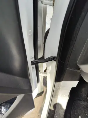 Foto de RETENEDOR PUERTA LAND ROVER RANGE ROVER EVOQUE 2.0 Td4 CAT (150 CV / 110 KW) referencia LR027612