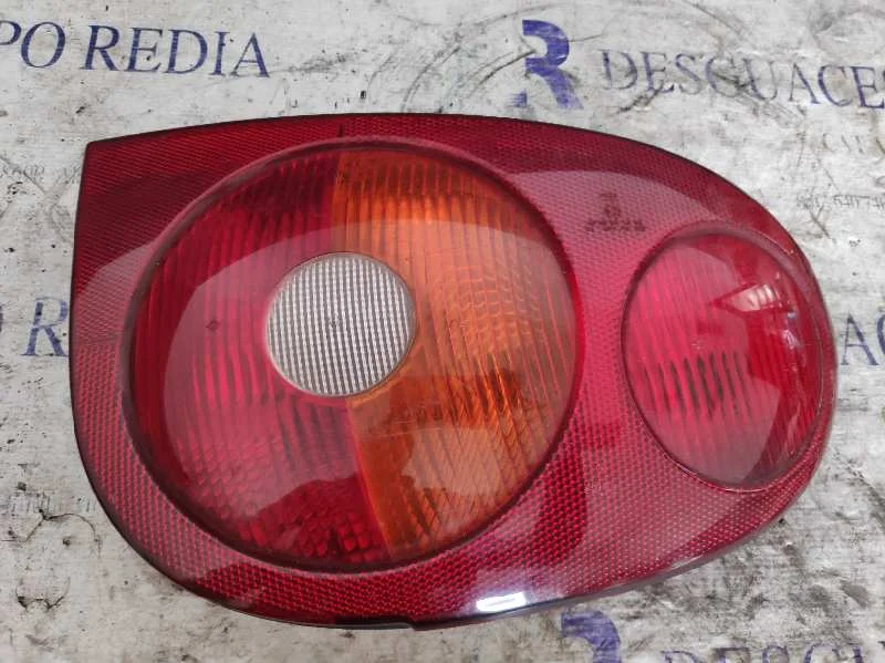 Foto de PILOTO TRASERO IZQUIERDO RENAULT MEGANE I FASE 2 COUPE (DA...) referencia 7700428056
