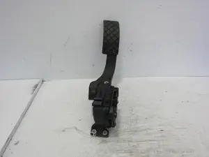 Foto de PEDAL ACELERADOR VOLKSWAGEN PASSAT BERLINA (3B3) 1.9 TDI (131 CV / 96 KW) referencia 8D1721523F foto 4
