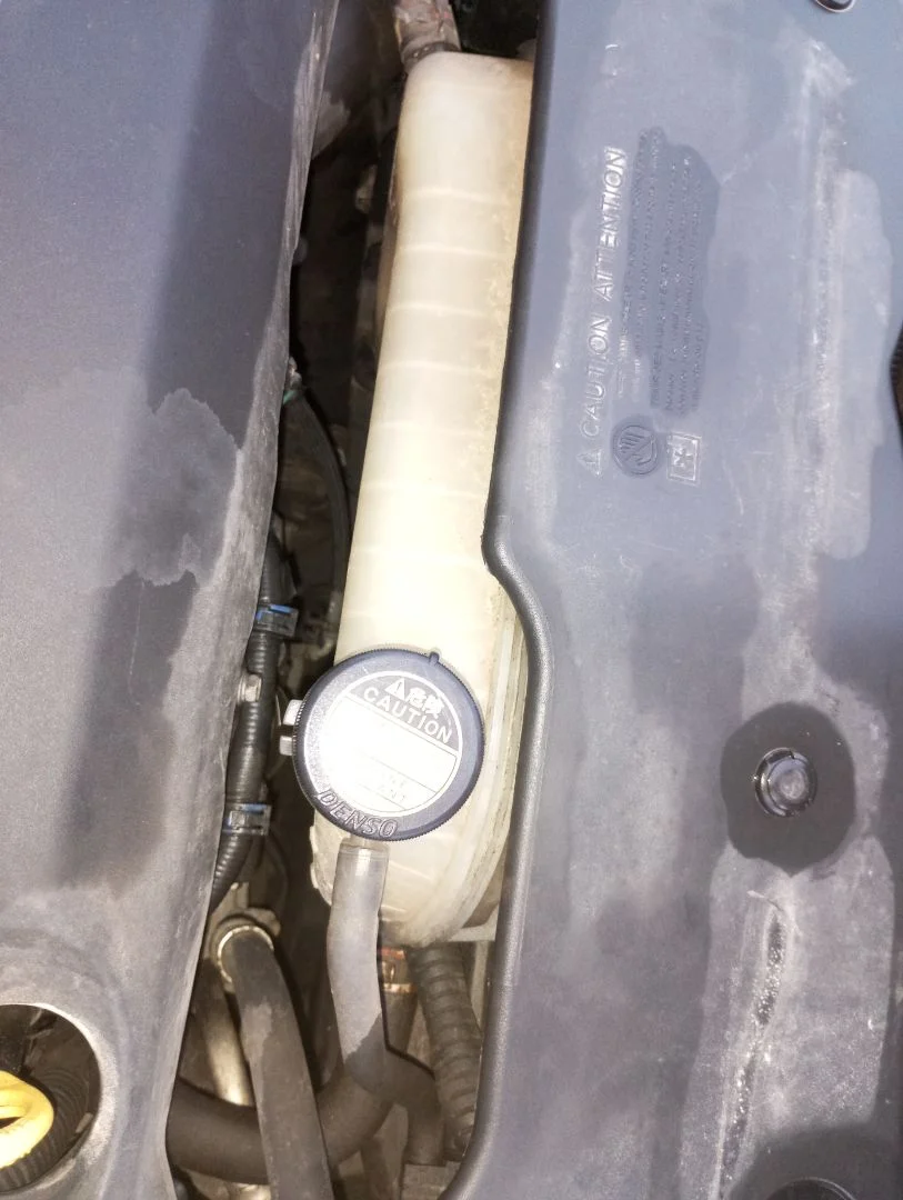 Foto de DEPOSITO EXPANSION TOYOTA COROLLA VERSO (R1) 2.2 Turbodiesel CAT (136 CV / 100 KW)