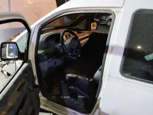 Foto de GOMAS CONTORNO PUERTA PEUGEOT EXPERT FURGÓN COMFORT (1995)