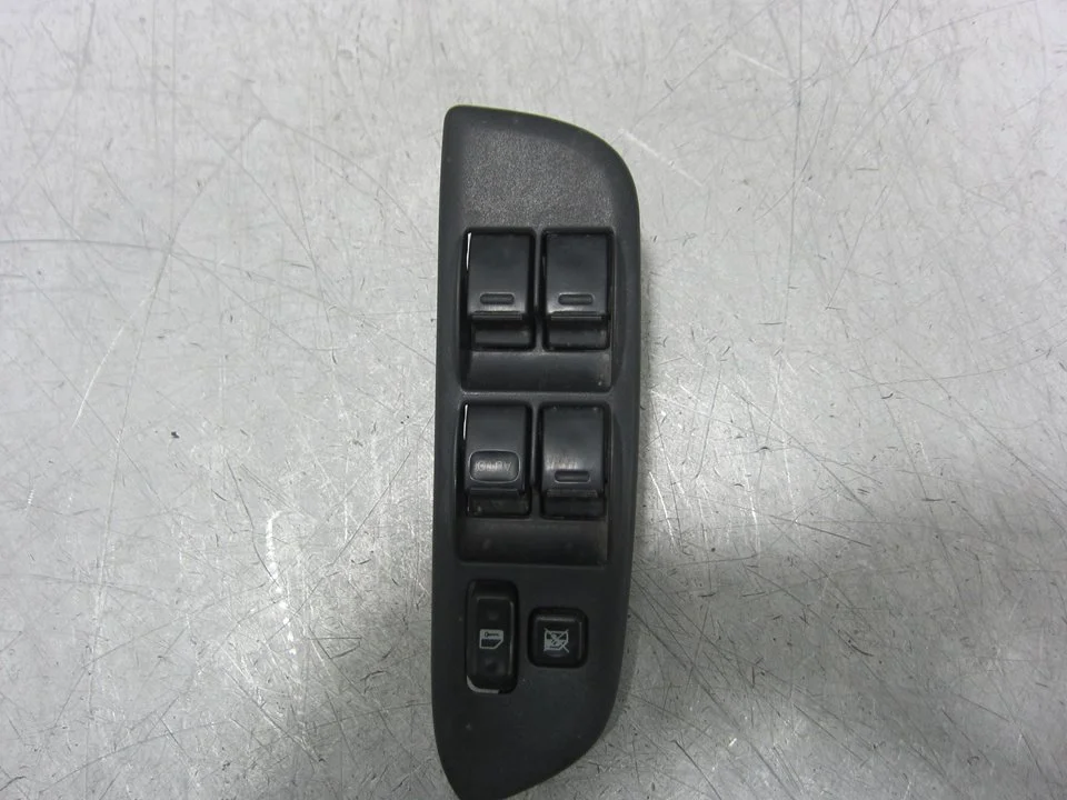 Foto de MANDO ELEVALUNAS DELANTERO DERECHO TOYOTA RAV4 (A2) 2.0 16V CAT (150 CV / 110 KW) referencia 8482042130