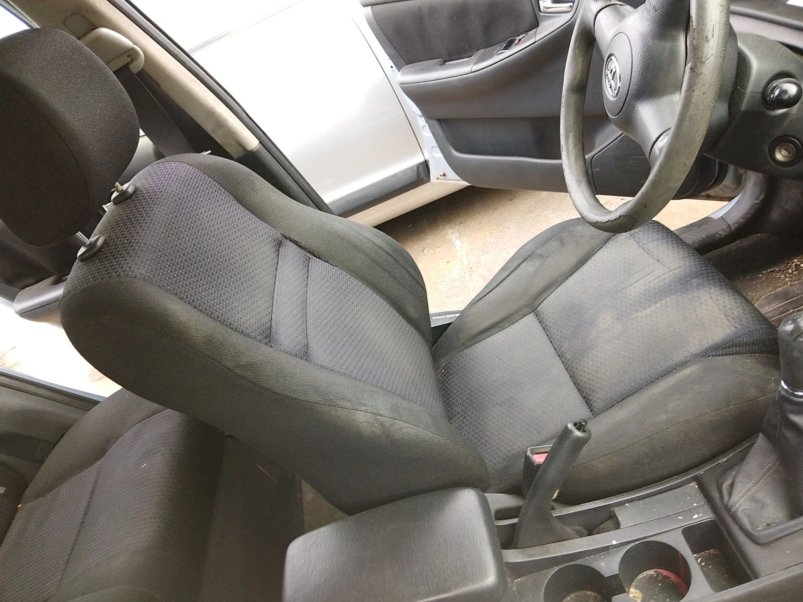 Foto de ASIENTO DELANTERO IZQUIERDO TOYOTA COROLLA (E12) 1.4 16V CAT (97 CV / 71 KW)