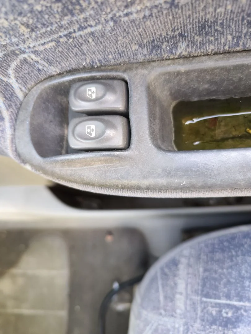 Foto de MANDO ELEVALUNAS DELANTERO DERECHO RENAULT SCENIC I (JA...) 1.4 CAT (95 CV / 70 KW)