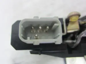 Foto de CERRADURA PUERTA TRASERA DERECHA BMW SERIE 5 BERLINA (E39) 2.8 24V CAT (193 CV / 142 KW) referencia 8352165 foto 6