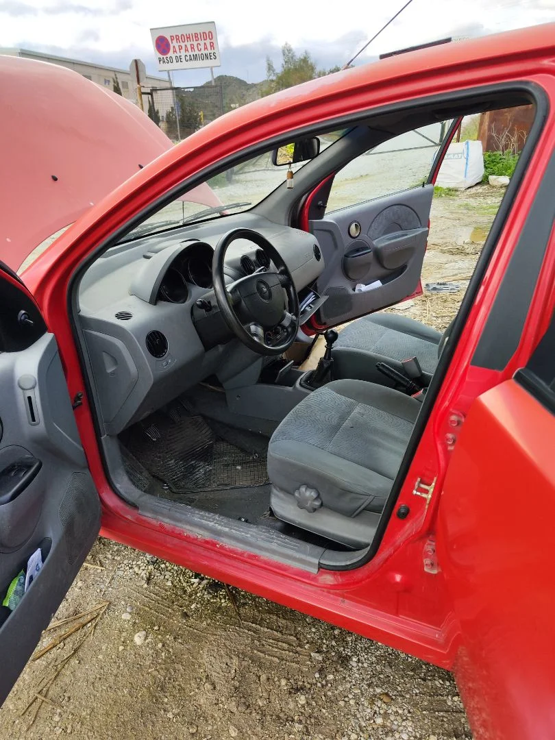 Foto de GOMAS CONTORNO PUERTA CHEVROLET KALOS 1.2 CAT (72 CV / 53 KW)