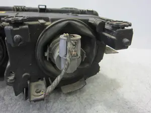 Foto de FARO DERECHO BMW SERIE 3 BERLINA (E46) 2.0 16V Diesel CAT (136 CV / 100 KW) referencia 0301089206 foto 7